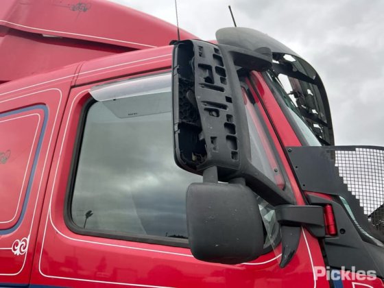 2020年式ボルボFM500