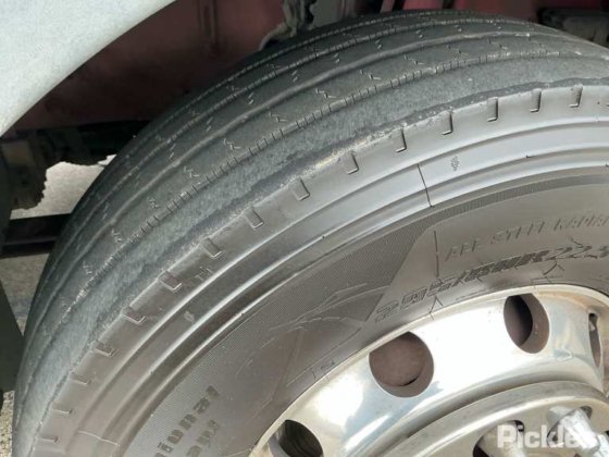 2020年式ボルボFM500