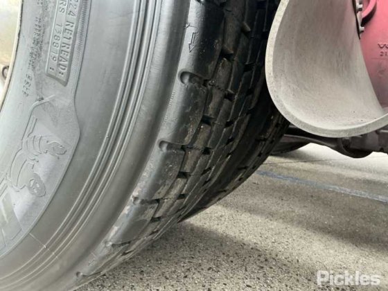 2020年式ボルボFM500