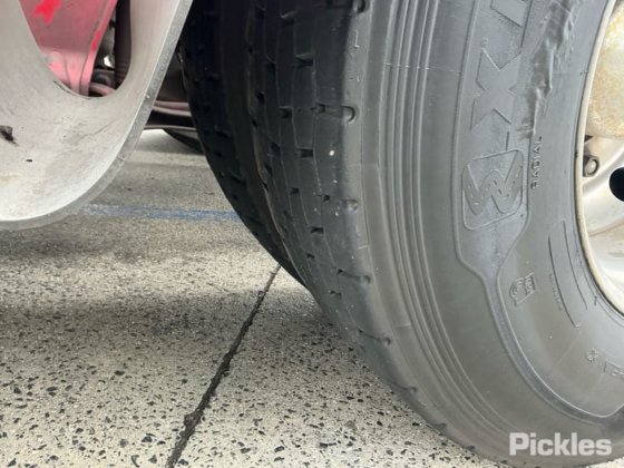 2020年式ボルボFM500