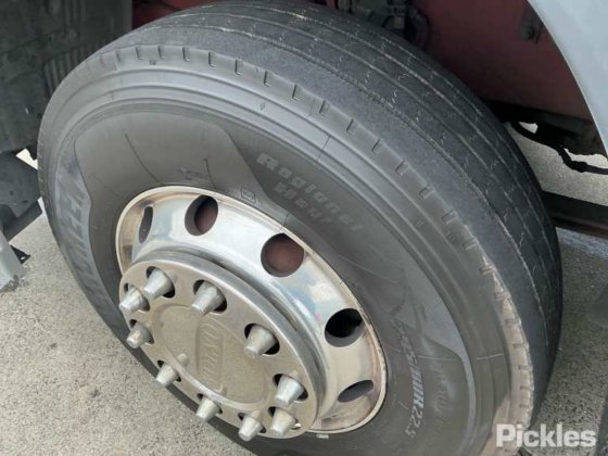 2020年式ボルボFM500