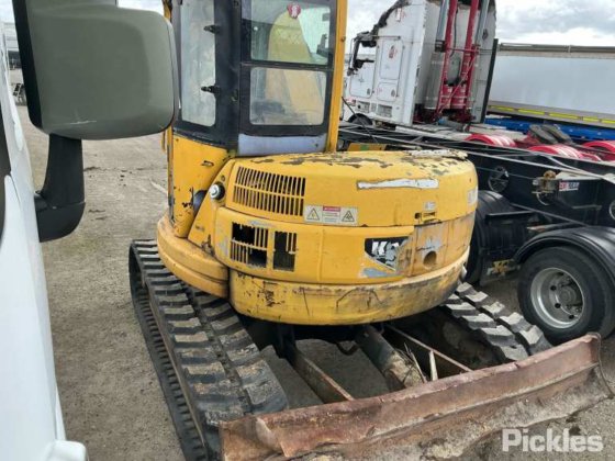 Komatsu PC75UU-2