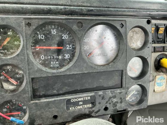 1997年 フレイトライナー FL80