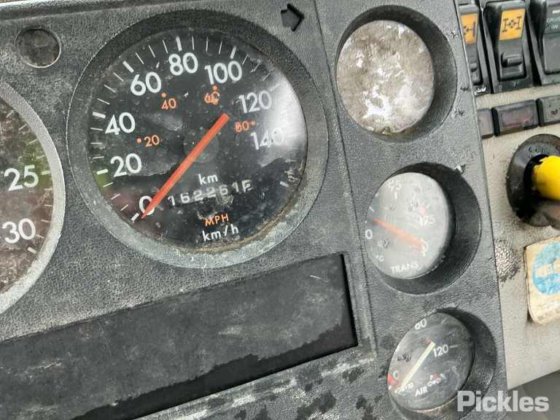 1997年 フレイトライナー FL80