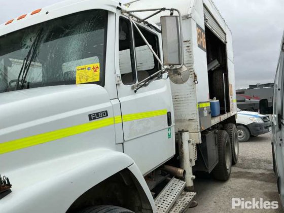 1997年 フレイトライナー FL80