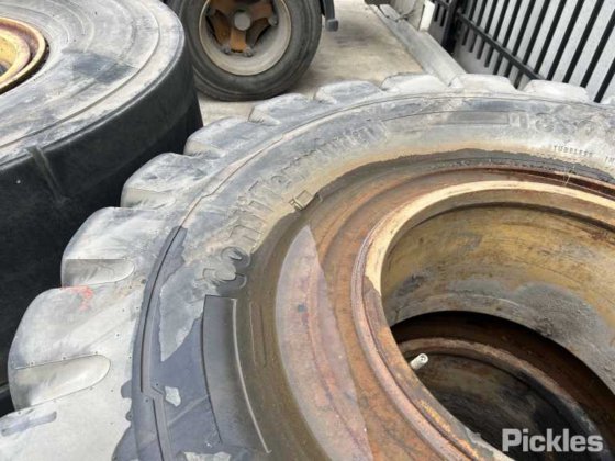 フォークリフトタイヤ