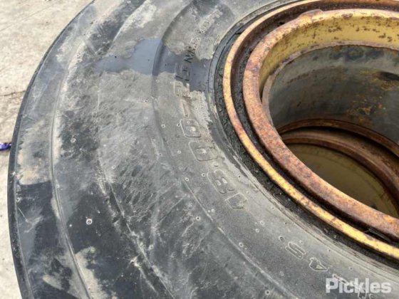 フォークリフトタイヤ