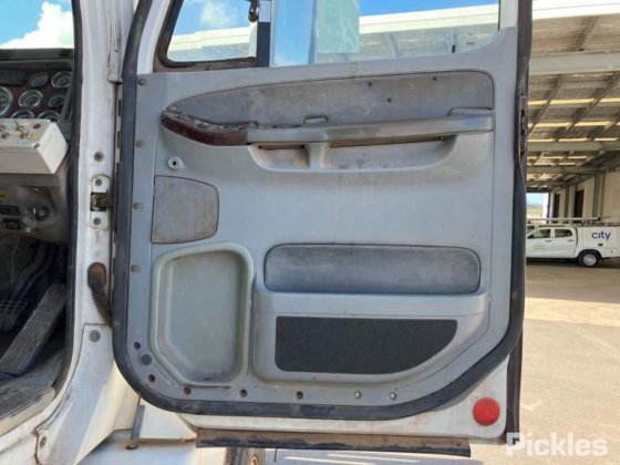 2008年式フレイトライナーCST120