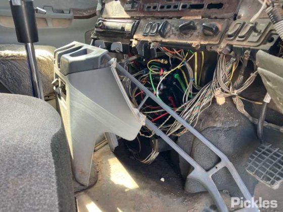 2008年式フレイトライナーCST120