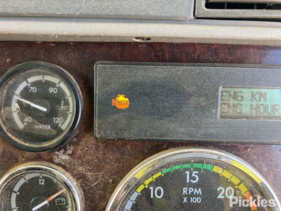 2008年式フレイトライナーCST120