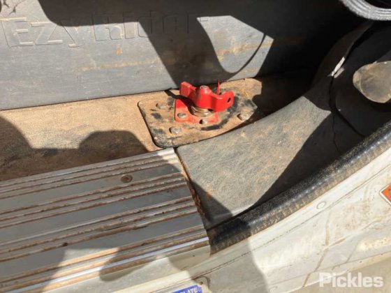 2008年式フレイトライナーCST120