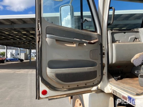 2008年式フレイトライナーCST120