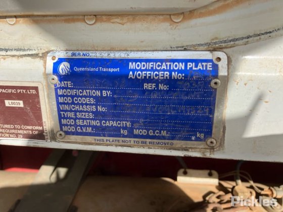 2008年式フレイトライナーCST120