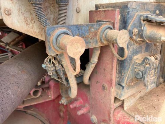 2008年式フレイトライナーCST120