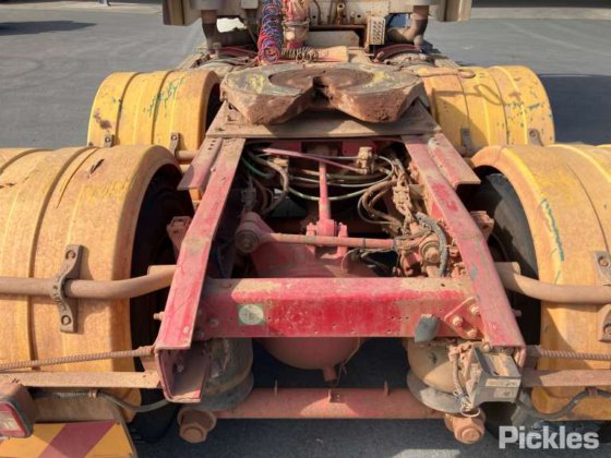 2008年式フレイトライナーCST120