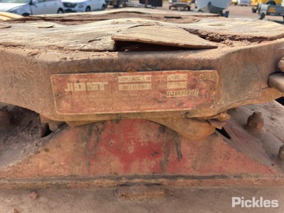 2008年式フレイトライナーCST120