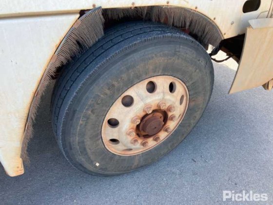 2008年式フレイトライナーCST120