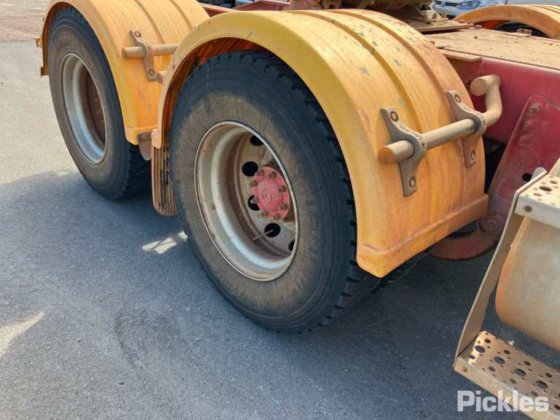 2008年式フレイトライナーCST120