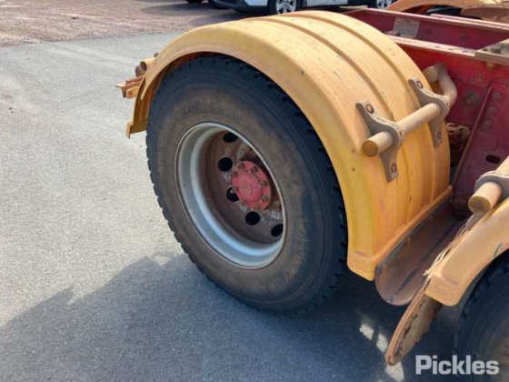 2008年式フレイトライナーCST120