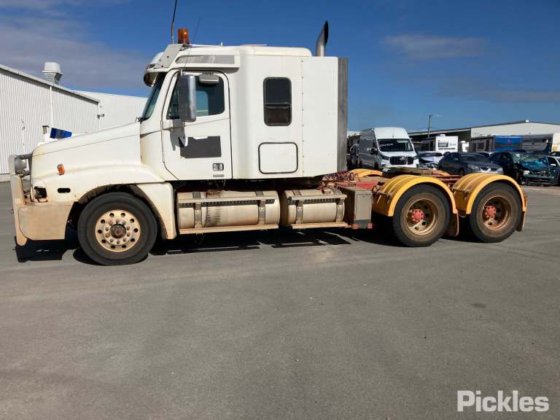 2008年式フレイトライナーCST120