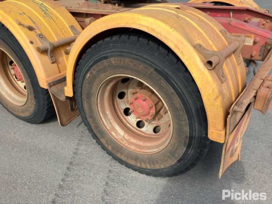 2008年式フレイトライナーCST120