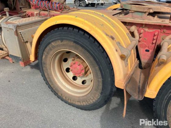 2008年式フレイトライナーCST120