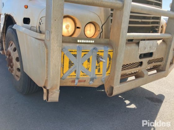 2008年式フレイトライナーCST120