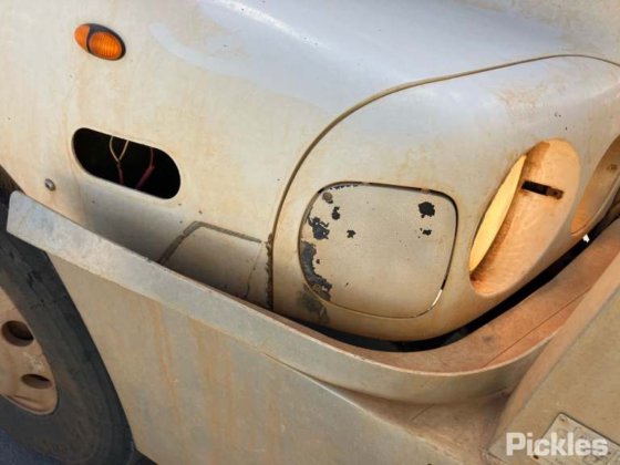 2008年式フレイトライナーCST120