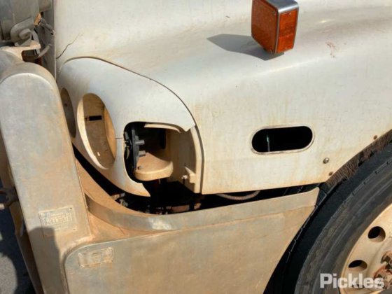 2008年式フレイトライナーCST120