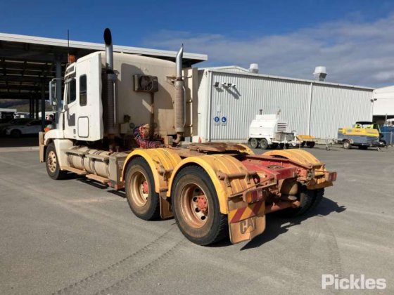 2008年式フレイトライナーCST120