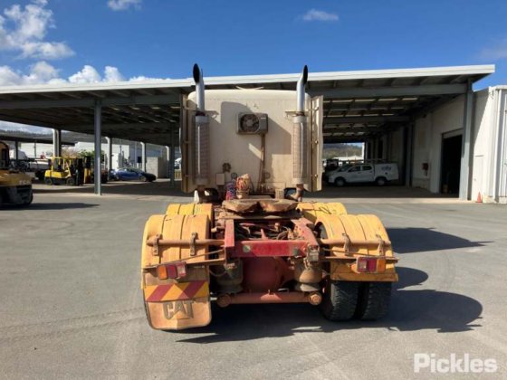 2008年式フレイトライナーCST120