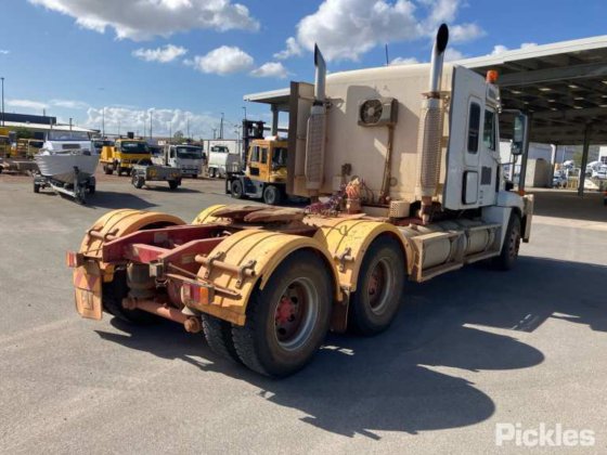 2008年式フレイトライナーCST120