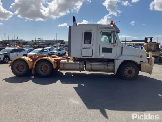 2008年式フレイトライナーCST120