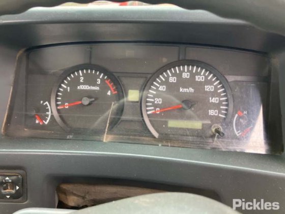 2011 いすゞ NNR200