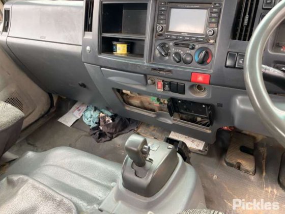 2011 いすゞ NNR200