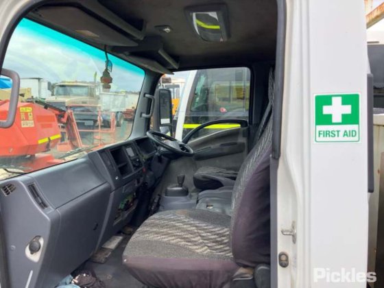 2011 いすゞ NNR200