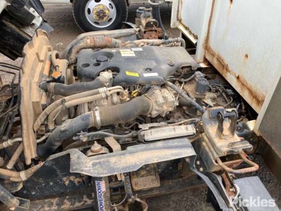 2011 いすゞ NNR200