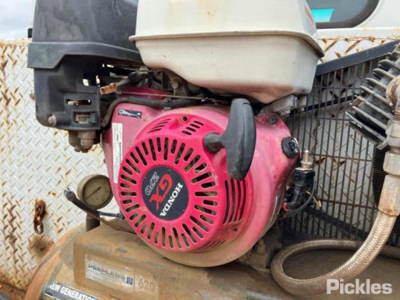 2011 いすゞ NNR200