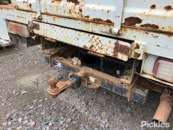 2011 いすゞ NNR200