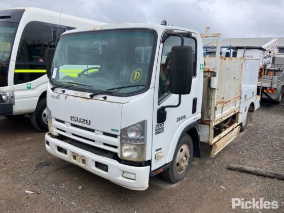 2011款五十铃NNR 200