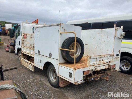 2011 いすゞ NNR200