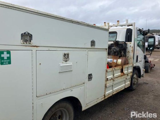 2011 いすゞ NNR200