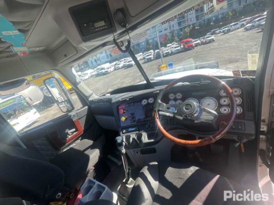 2016年式フレイトライナー FLX コロナド 114