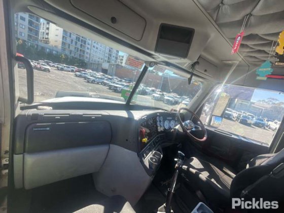 2016年式フレイトライナー FLX コロナド 114