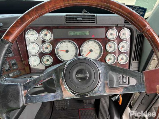 2016年式フレイトライナー FLX コロナド 114