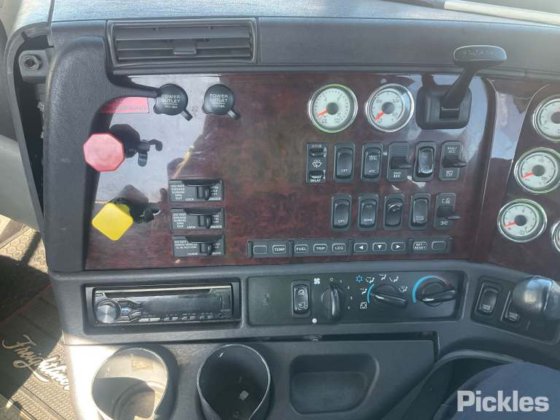 2016年式フレイトライナー FLX コロナド 114