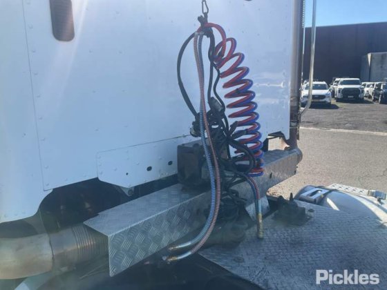 2016年式フレイトライナー FLX コロナド 114