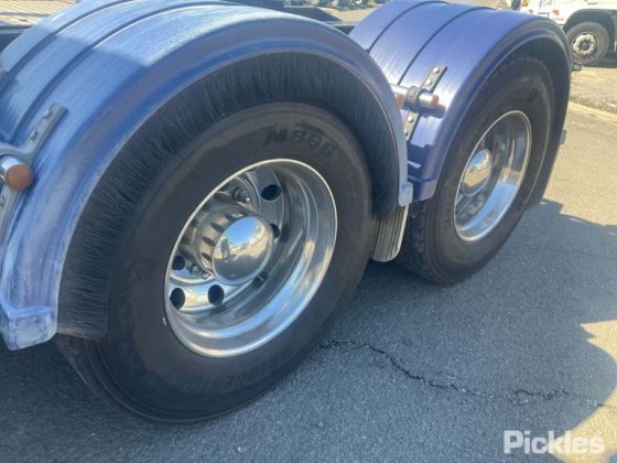 2016年式フレイトライナー FLX コロナド 114