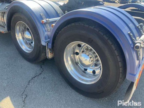 2016年式フレイトライナー FLX コロナド 114