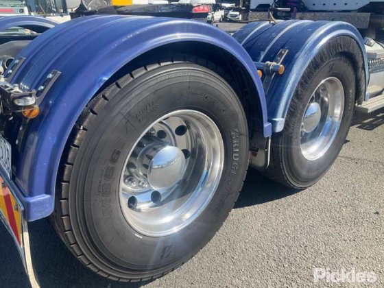 2016年式フレイトライナー FLX コロナド 114